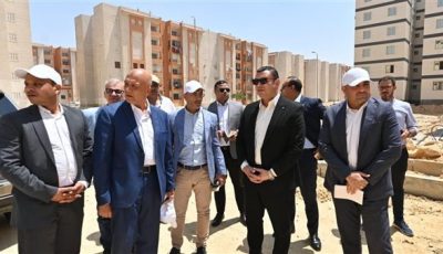 وزير الإسكان يتفقد أعمال تطوير المحاور والطرق الرئيسية ومشروعا سكنيا ومحطة صرف صحي بمدينة بدر