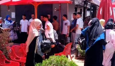 من خلال الدعاء.. الأسر تؤازر أبنائها أثناء امتحانات اللغة الأجنبية الأولى في القليوبية