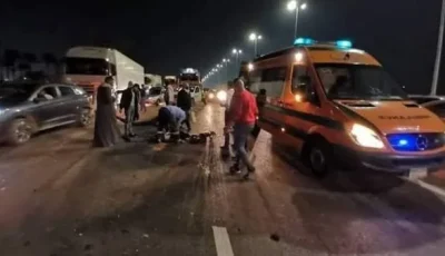 سائق متهور يتسبب في تحطم سيارة أثناء استعراض خطر في المنصورة ويصيب المارة