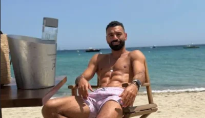 محمد صلاح يستمتع بإجازته مع لاعبي كرة القدم المشاهير.. والجماهير تطرح تساؤلات حول المستقبل