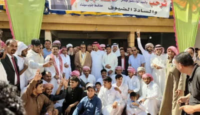 ظهور غير متكرر لدولفين على شاطئ البحر في طور سيناء ومبارك يجتمع بشيوخ البدو