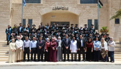 كلية الصيدلة في الزرقاء تقيم مراسم أداء قسم المهنة لطلابها الخريجين
