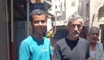 مدرب الأهلي ريبيرو يتنزه في شارع المعز