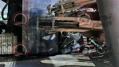 مقتل امرأة وطفلتها في حادث مروع على طريق الأوتوستراد بطرة إثر سقوط “ونش” من شاحنة فوق سيارتهما