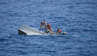 وفاة 4 أشخاص وفقدان 38 آخرين جراء غرق عبارة متوجهة إلى جزيرة بالي في إندونيسيا