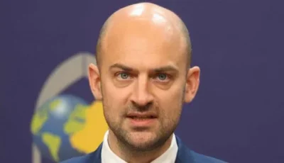 قرار باريس بشأن إعادة فرض العقوبات على إيران يعتمد على إفراج عن المواطنين الفرنسيين.