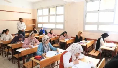 توزيع استمارات الإجابة في جميع لجان امتحانات الثانوية العامة لملء البيانات قبل بدء الامتحان