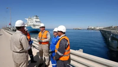 وزير البترول يزور سفينتي استقبال الغاز الطبيعي في العين السخنة