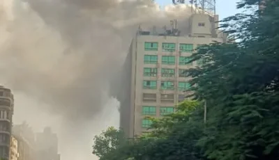 النيران تتجدد.. الدفاع المدني يبذل جهوده للسيطرة على حريق سنترال رمسيس