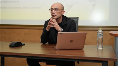 النائب أحمد حسام عوض يقود إطلاق تحدي التعلم الدولي «COIL» لتعزيز التسويق الرياضي بين الجامعة الأمريكية وجامعة مانشستر