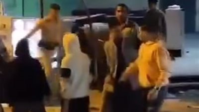 الأمن يفحص فيديو اعتداء شخص عارٍ على شاب بالصف