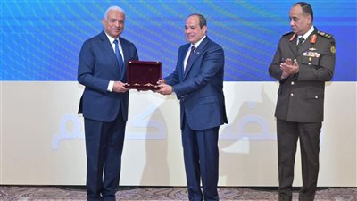 الرئيس السيسي يصدق على تعيين الفريق أول عبد المجيد صقر مساعدا لرئيس الجمهورية