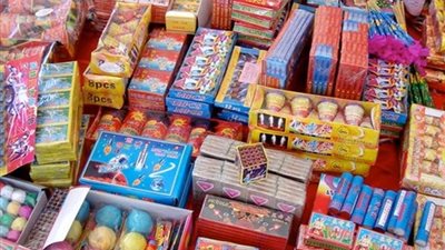 الألعاب النارية تعرض حياة المواطنين للخطر في رمضان