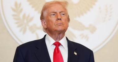 ترامب يتحدى المحكمة العليا الأمريكية ويرفع الرسوم الجمركية من 10% إلى 15%