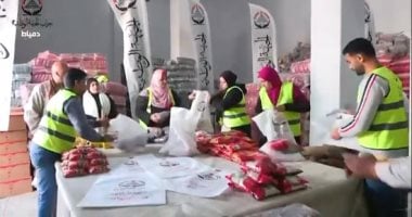 حزب الجبهة الوطنية يبدأ توزيع كراتين رمضان بدمياط