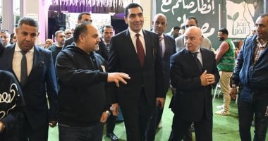 وزير الشباب والرياضة يشارك فى إفطار الخيمة الرمضانية لـ مؤسسة مصر الخير.. صور