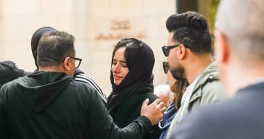 انهيار زينة في جنازة شقيقها من مسجد حسن الشربتلي