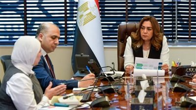 وزيرة التنمية تتابع آخر مستجدات جهود وإجراءات الوزارة للحد من استخدام الأكياس البلاستيكية