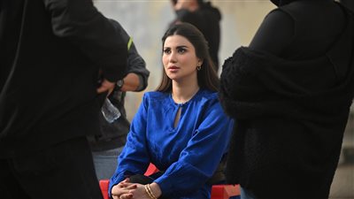«نؤة» فقدت أعصابها.. فيديو جديد لـ هدى الإتربي في كواليس مسلسل مناعة