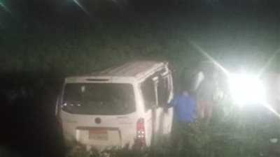 إصابة 17 شخصًا في انقلاب ميكورباص على طريق دائري ملوي في المنيا