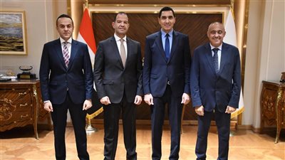 وزير الرياضة يبحث تعزيز الاستثمار الرياضي مع المتحدة الرياضية واستادات