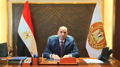 200 ألف جنيه لأسرة كل عامل.. وزير العمل يوجه بصرف الإعانات لأسر ضحايا حادث بورسعيد