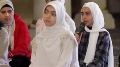 لماذا خلقنا الله؟ صغيرة تسأل إمام مسجد السيدة زينب.. والأخير يرد: لـ 3 أسباب