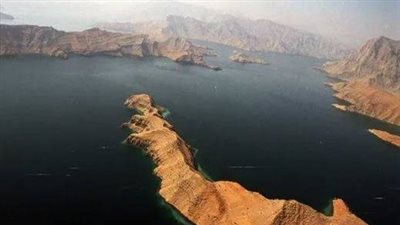 بين ضربات ترامب وردود طهران.. إغلاق مضيق هرمز وفق الصحافة الصينية