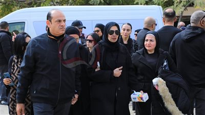 وفاة شقيق زينة.. حضور مهيب لـ نجوم الفن في الجنازة