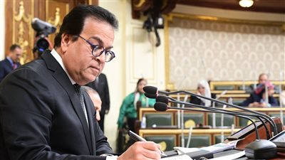 أزمة تكليف دفعة 2023 تحت قبة البرلمان.. انتقادات حادة ورد حكومي بالأرقام