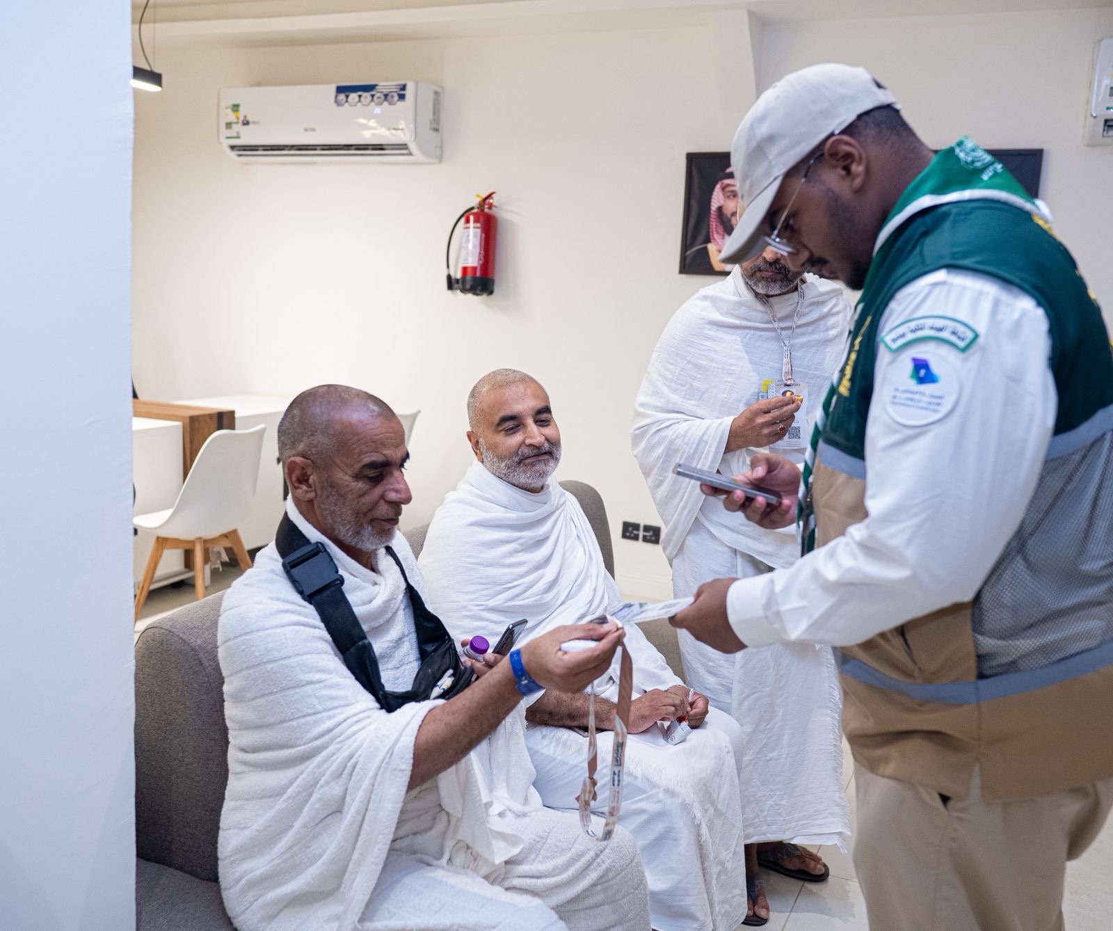 كشافة السعودية يجسّدون قيم العطاء الإنساني في منى بخدمة الحجاج يوم التروية