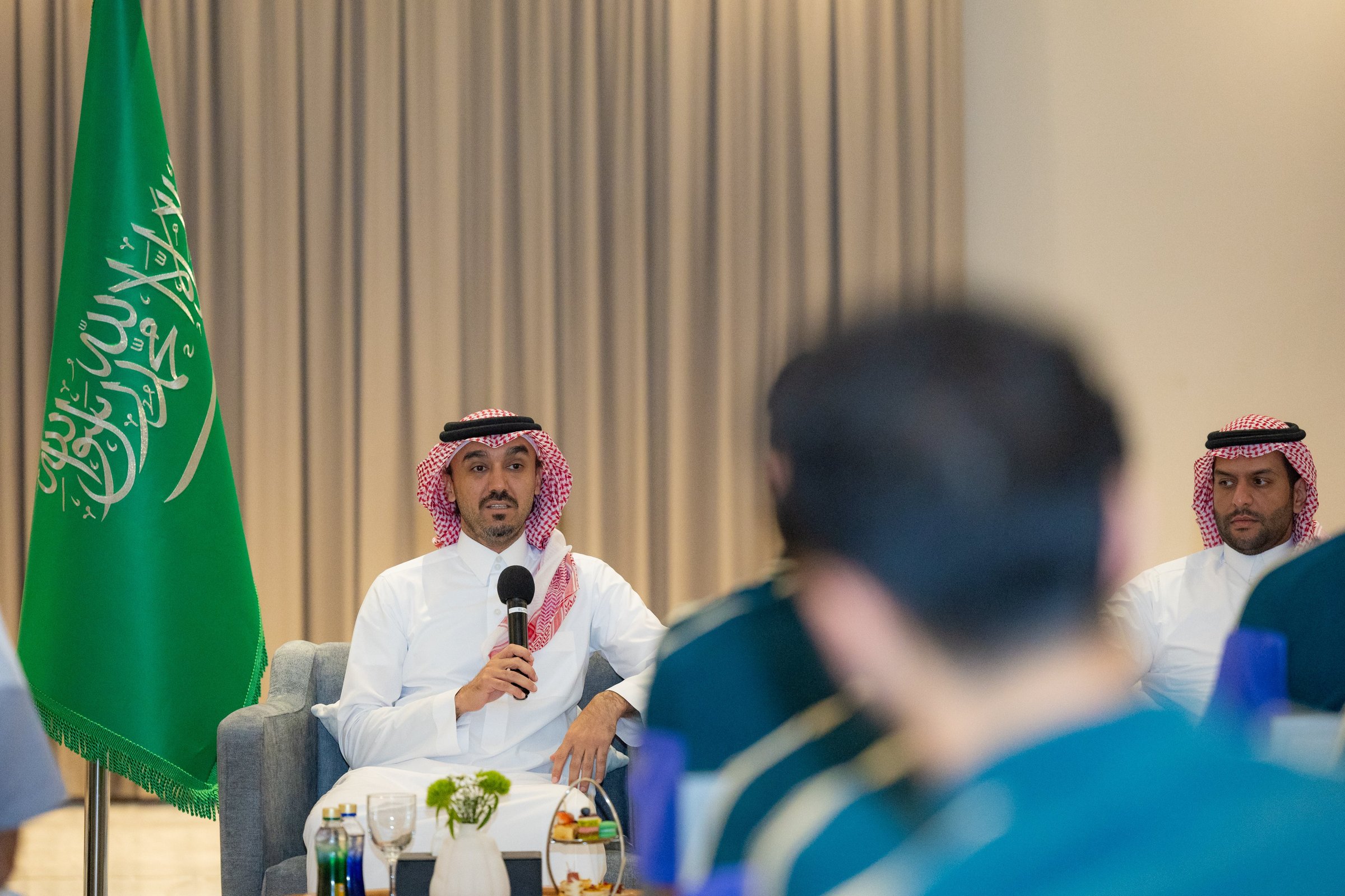 وزير الرياضة ينقل تحيات ولي العهد لبعثة الأخضر قبل التوجه لأمريكا لمونديال 2026