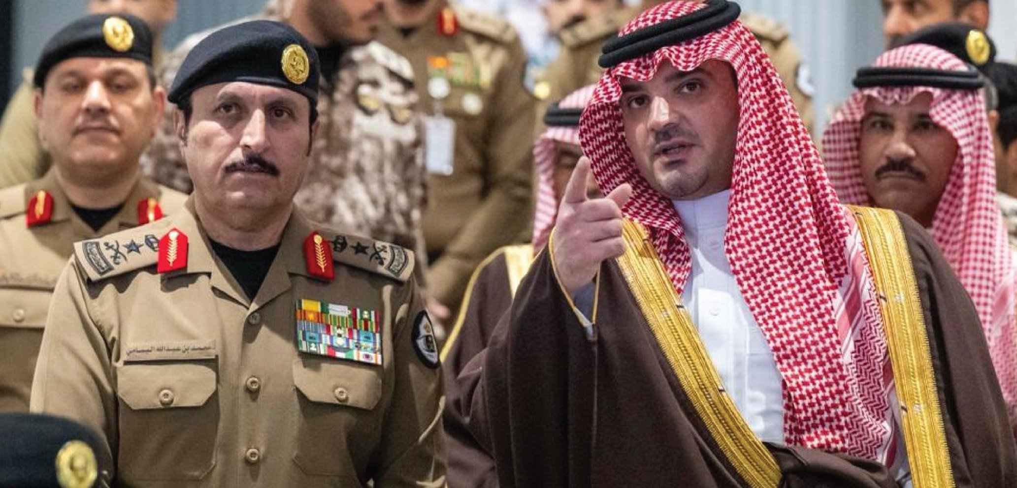 الأمير عبدالعزيز بن سعود يتفقد مركز قيادة أمن الحج ويراجع خطط تصعيد الحجاج إلى عرفات