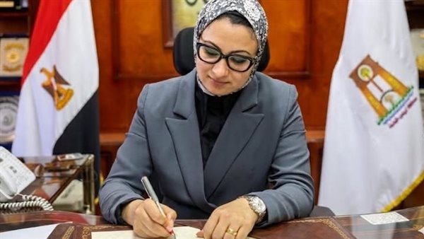 محافظ الوادي الجديد تُحيل عاملين بالوحدة المحلية للتحقيق لعدم التصدي لتعديات على الأراضي الزراعية