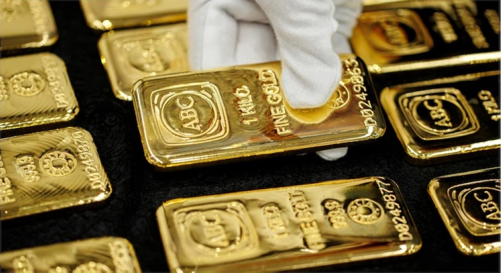 تراجع حاد في أسعار الذهب بأكثر من 1% مع توقعات رفع الفائدة الأمريكية