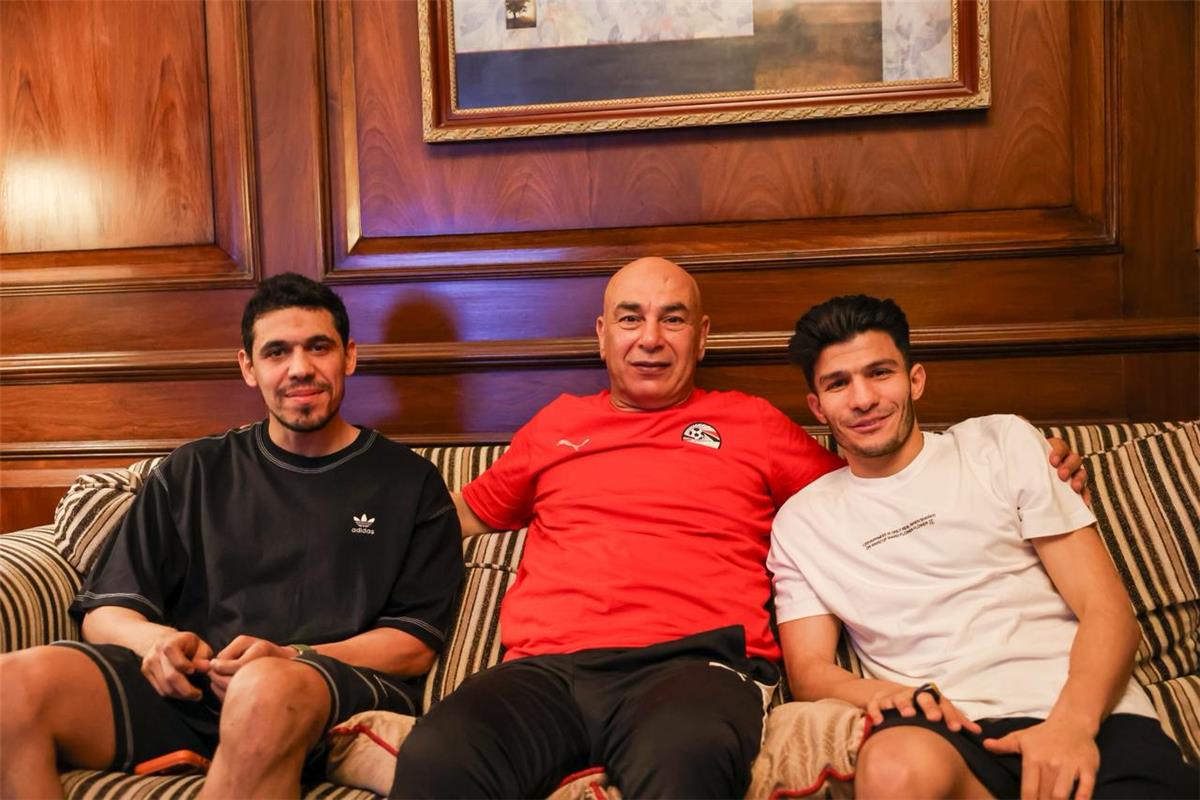 حسام حسن يستقبل محمد حمدي وإسلام عيسى في معسكر منتخب مصر