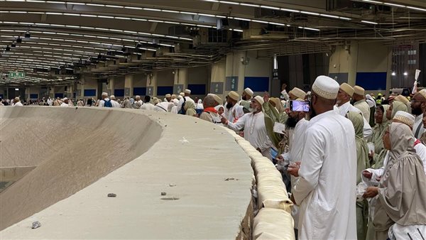 حجاج الجمعيات الأهلية يواصلون رمي الجمرات في أول أيام التشريق
