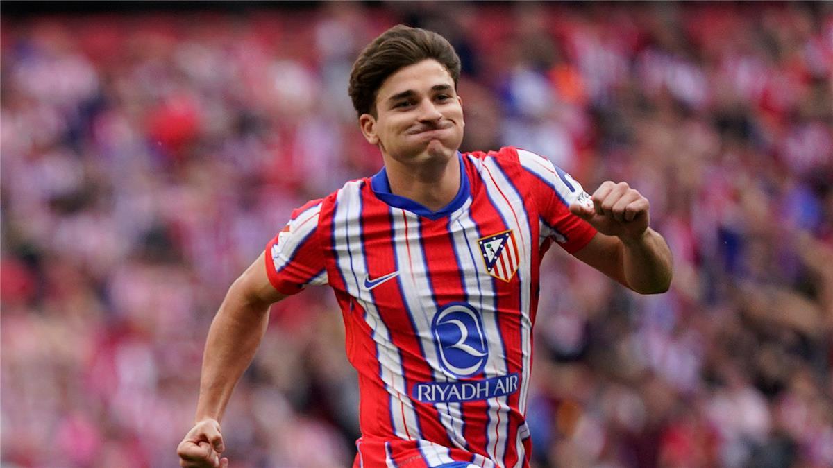 أتلتيكو مدريد يكشف حقيقة تلقيه عرضًا رسميًا من برشلونة لضم ألفاريز