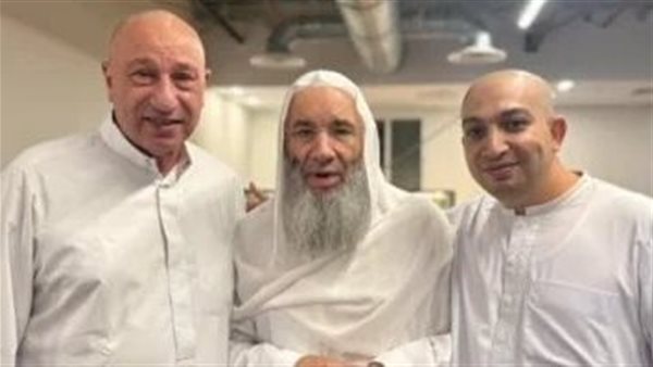 محمود الخطيب يخطف الأنظار في مكة المكرمة بصحبة محمد حسان