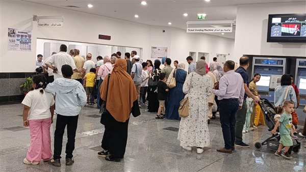 إقبال كبير على مونوريل شرق النيل في رابع أيام عيد الأضحى لزيارة العاصمة الإدارية الجديدة (صور)