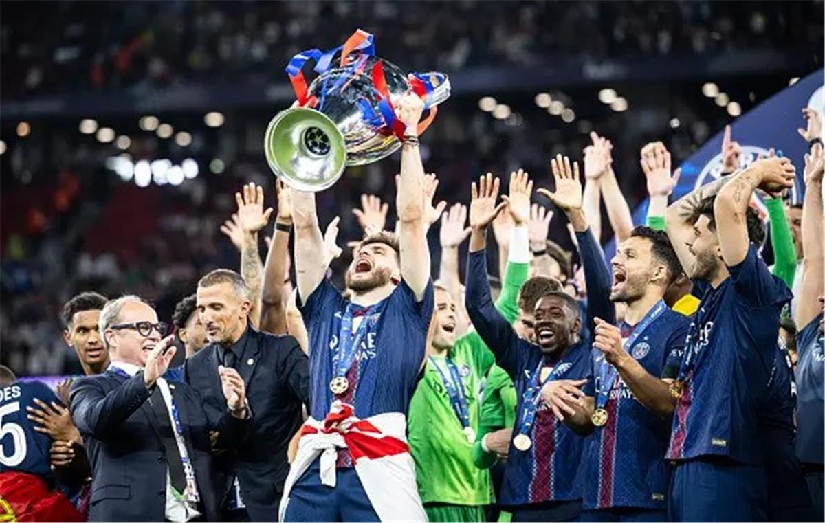 حكيمي: كلمات إنريكي سبب تتويجنا بدوري الأبطال مرتين.. وكفاراتسخيليا: فخور بانتمائي لهذا الفريق