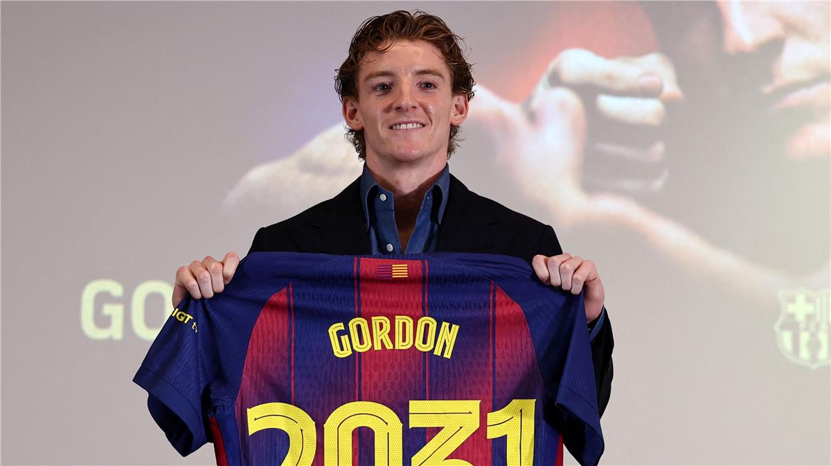 لاعب إيفرتون السابق يشيد بأنتوني جوردون: سيحقق نجاحًا باهرًا في برشلونة