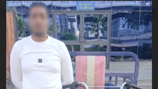 ضبط قائد «تروسيكل» صدم فرد مرور أثناء محاولته الهرب بالإسكندرية