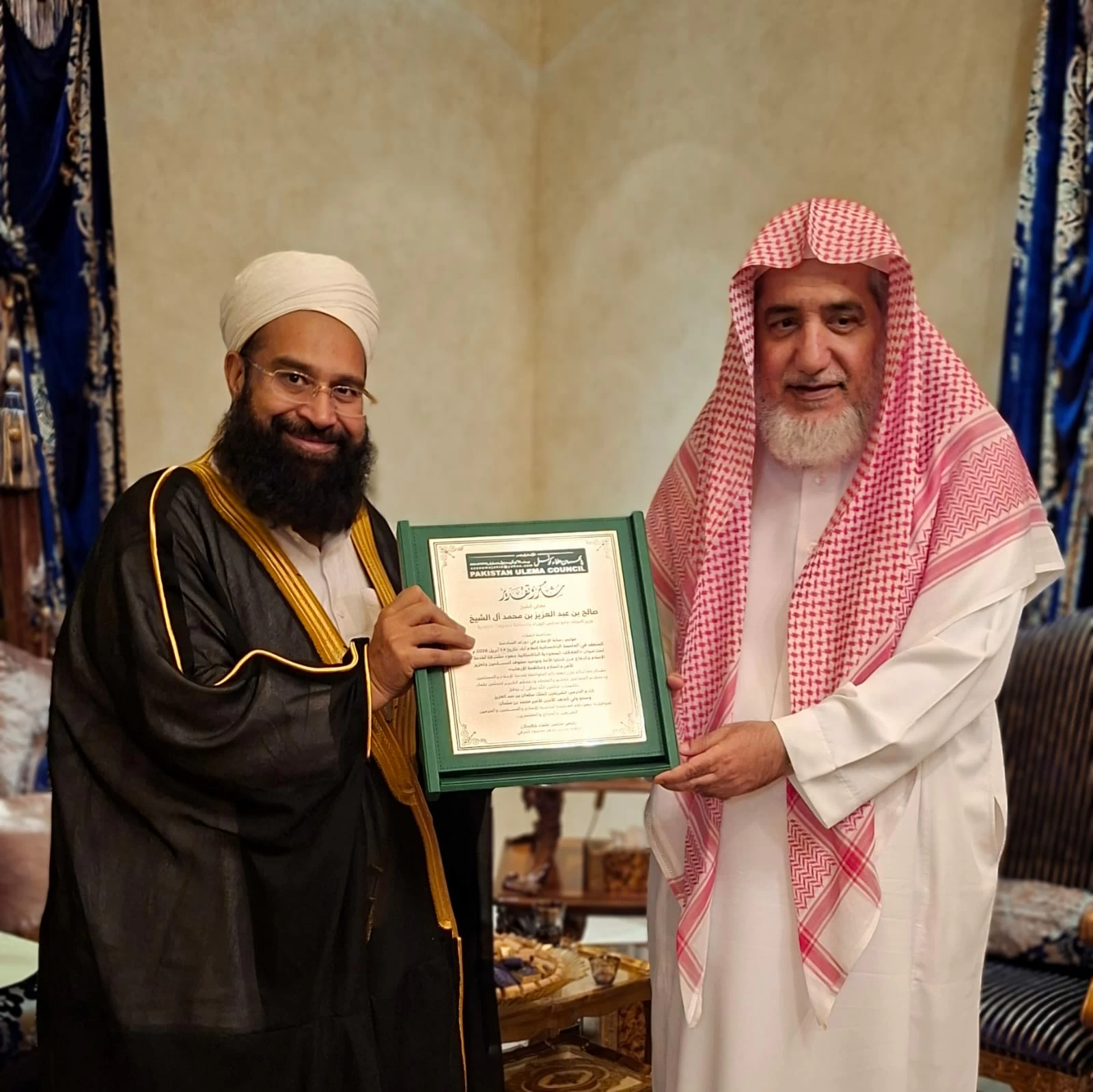 طاهر أشرفي يكرّم صالح آل الشيخ لدعمه مؤتمر «رسالة الإسلام» – أخبار السعودية