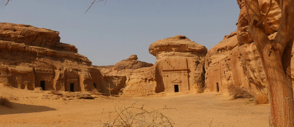 ضبط باعة مخالفين لقطع أثرية ومنقبين عشوائيين وناشري محتويات مضللة عن «كنوز» – أخبار السعودية