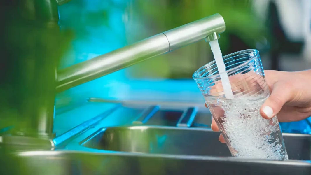 بعد 7 سنوات في المحاكم الإيطالية.. سيدة تخسر قضية «كوب ماء» ضد فندق فاخر! – أخبار السعودية