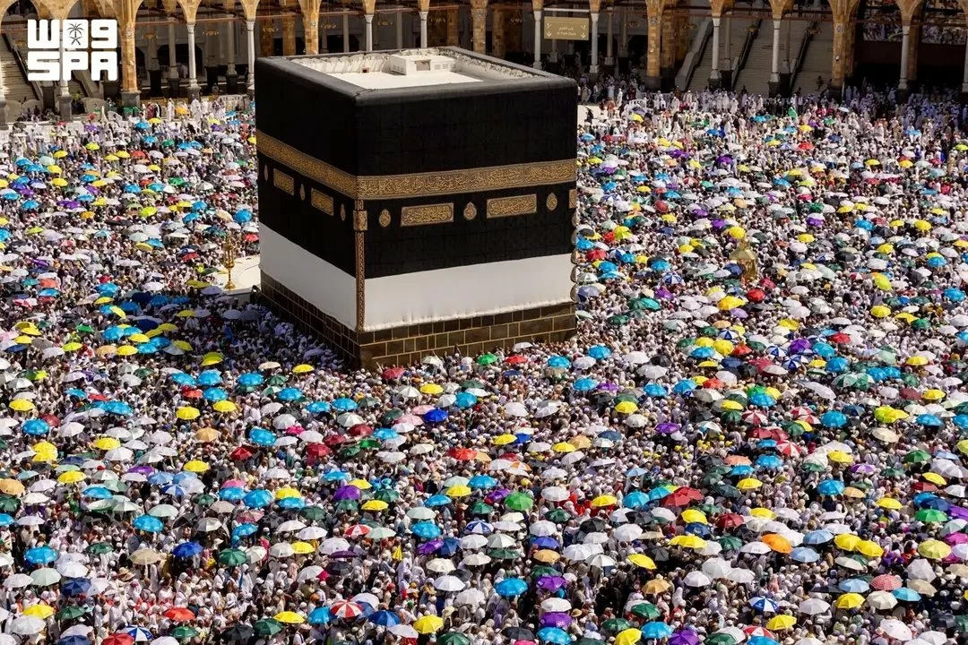 في رحاب البيت العتيق.. ضيوف الرحمن يودّعون أيام الحج بالطواف والدعاء – أخبار السعودية