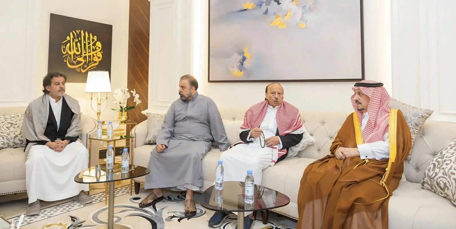 أمير الرياض ونائبه ينقلان تعازي القيادة إلى ذوي الرئيس اليمني السابق – أخبار السعودية