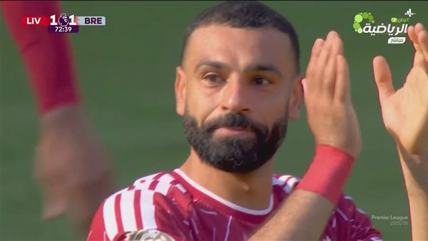 دموع صلاح تخطف الأنظار بملعب أنفيلد بعد مواجهة برينتفورد (فيديو)