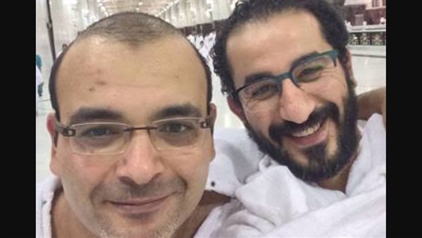 خالص التعازي لأخي وصديقي.. أيمن بهجت قمر ينعي والدة الفنان أحمد حلمي